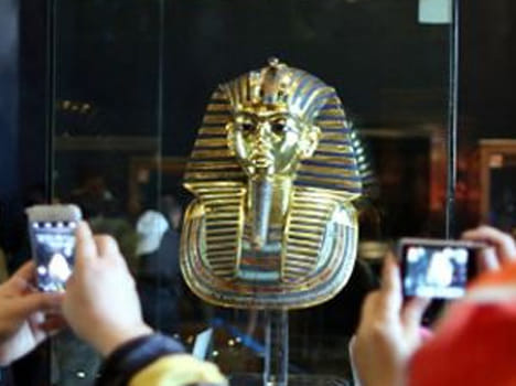Case against workers for mishandling TootanKhaman beard