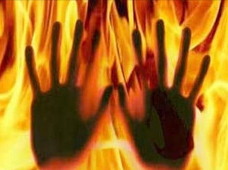 a women caught in fire at rampur, died.