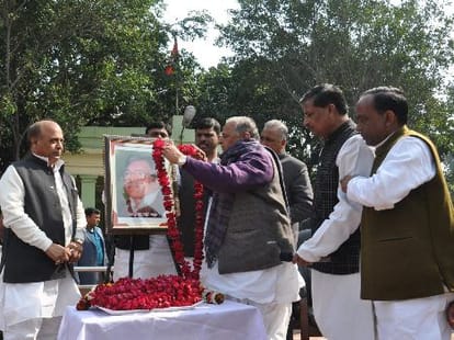 mulayam singh yadav show anger on minister