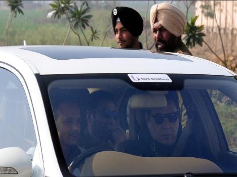 bollywood actor sunny deol car checking by punjab police