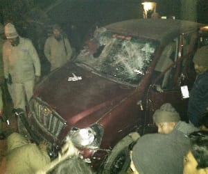 car accident in loni, four person Wounded, 2 serious.