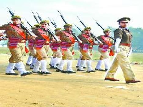 The rehearsal men in police lines