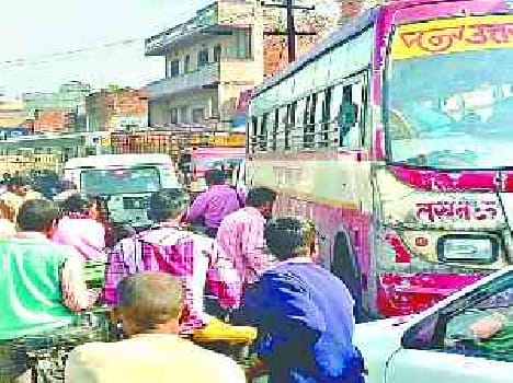 The truck driver left, the National Highway was blocked for three hours