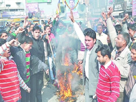 Mannequin blew out procession of Irani