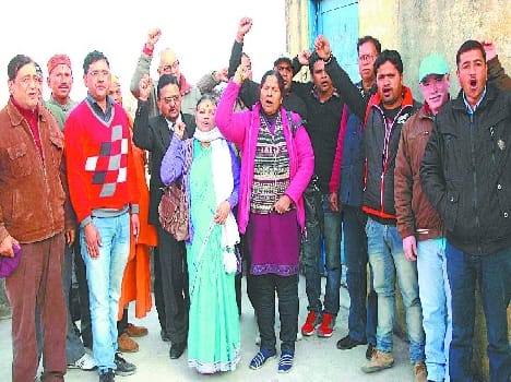 protest in pithoragah for nanisaar