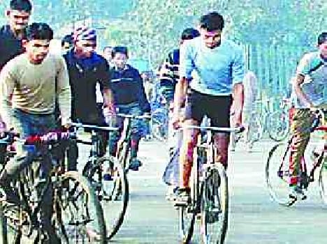 Sriraj and Nirmala won cycle race