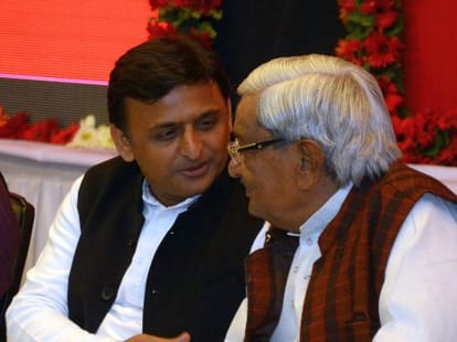Akhilesh Yadav inaugrates Jansunwai portal.