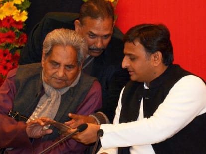 Akhilesh Yadav inaugrates Jansunwai portal.