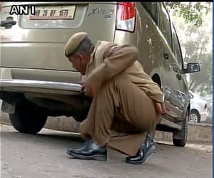 Army doctors sticker car theft, did not know where is it