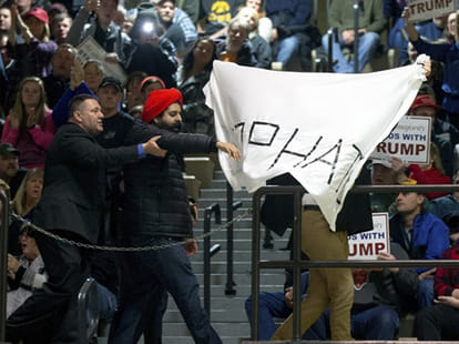 Sikh Youth thrown out of Trump rally in US