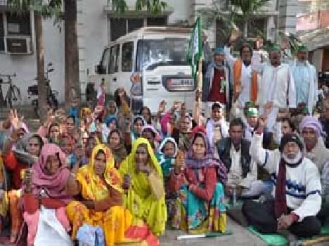 Farmers protest performance problems