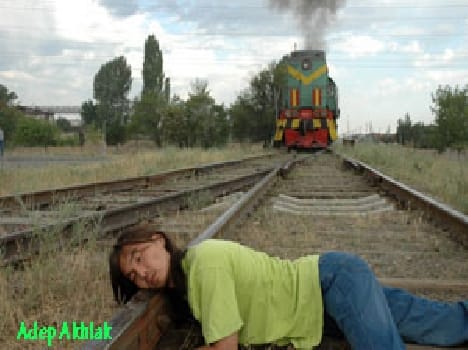 daughter take sucide on rail track