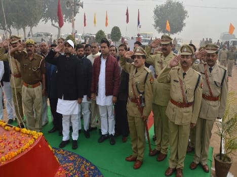 Gracefully hoisted the national flag, remember the immortal martyrs