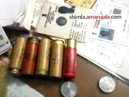 hp police arrest 7 person at una with illegal weapons.