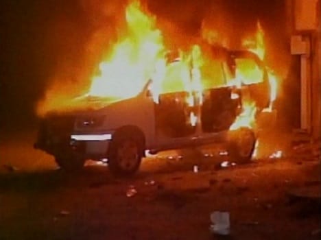 Bihar: people thrown stone on police, DM and SSP ran away