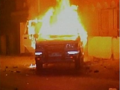 Bihar: people thrown stone on police, DM and SSP ran away