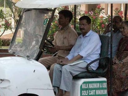 kejriwal tweets on mcd problem in delhi