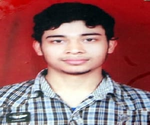 The young man fell from the car's collision trodden by Trole.