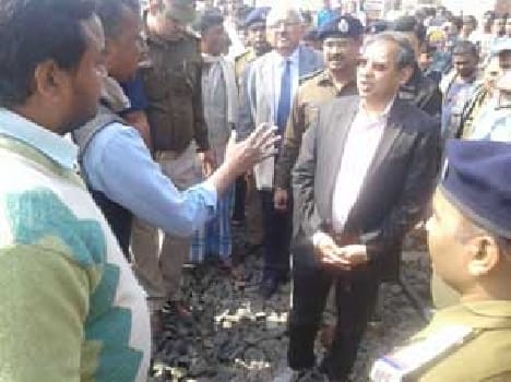 Passenger facilities at stations should be increased