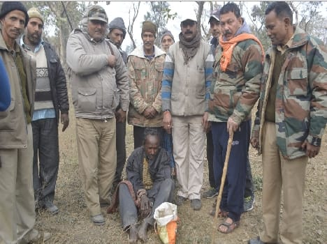 Forest personnel wildlife smuggler caught