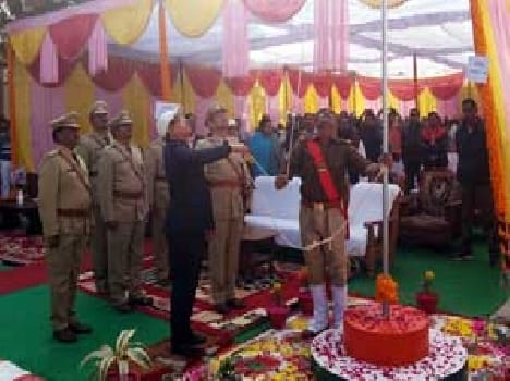 District panchayat president hoisted tricolor
