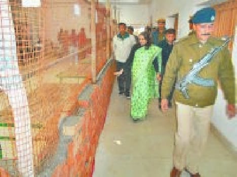 counting today, 7000 policeman alert