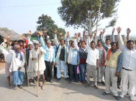 DM arrived , the villagers protest