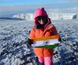 IPS aparna climbs mount vinson massif