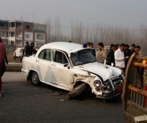 haridwar DM car meet with accident.