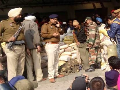 suspicious bag found in dhaulapur express on pathankot railway station