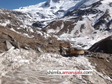 BRO starts to clear manali leh road in january.