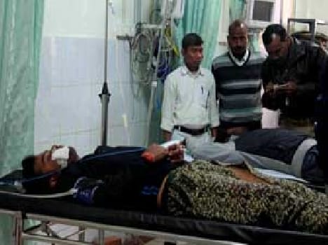 Student groups clash, 3 injured