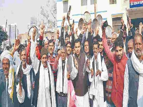 Clapping rang in Collectorate farmers