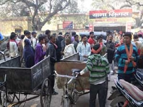 Commotion at the police station on arrest fellow scavengers