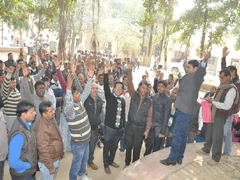 protest by teachers in mathura