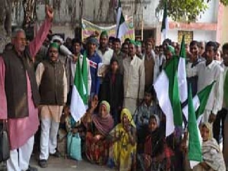 Farmers demonstrate against land acquisition
