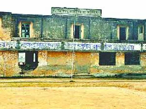 Pant sports stadium building is not good