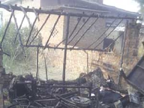 Shanty burnt , scorched two people