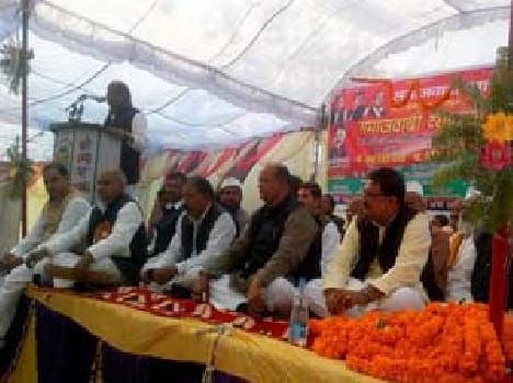 SP with traders, Durga Prasad