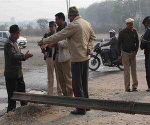 electricity poll truck accident faridabad si death