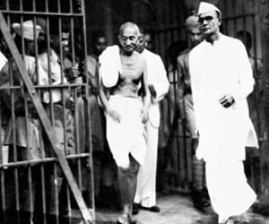 mahatma gandhi was arreted at palwal station for the first time