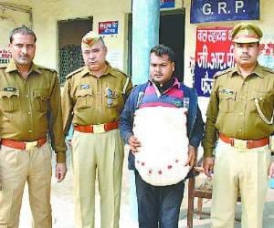 One arrested with laudanum in Faizabad.