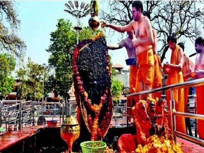 decison on maharashtra woman worships at shani shingnapur temple