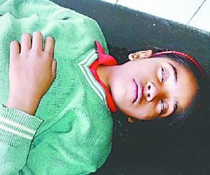 Teacher beats a girl brutally in Bahraich.