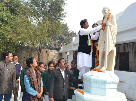 By the two-minute silence paid homage to Mahatma