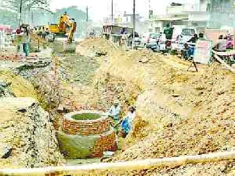 The streets dug up, walk difficult