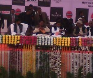 akhilesh yadav flags off car rally in firozabad