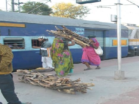 Railway station : No attention to safety