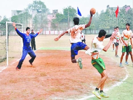 Azamgarh team occupies trophy in handball
