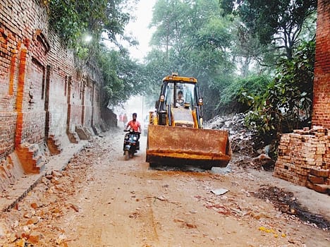 Shifting Market building the road
